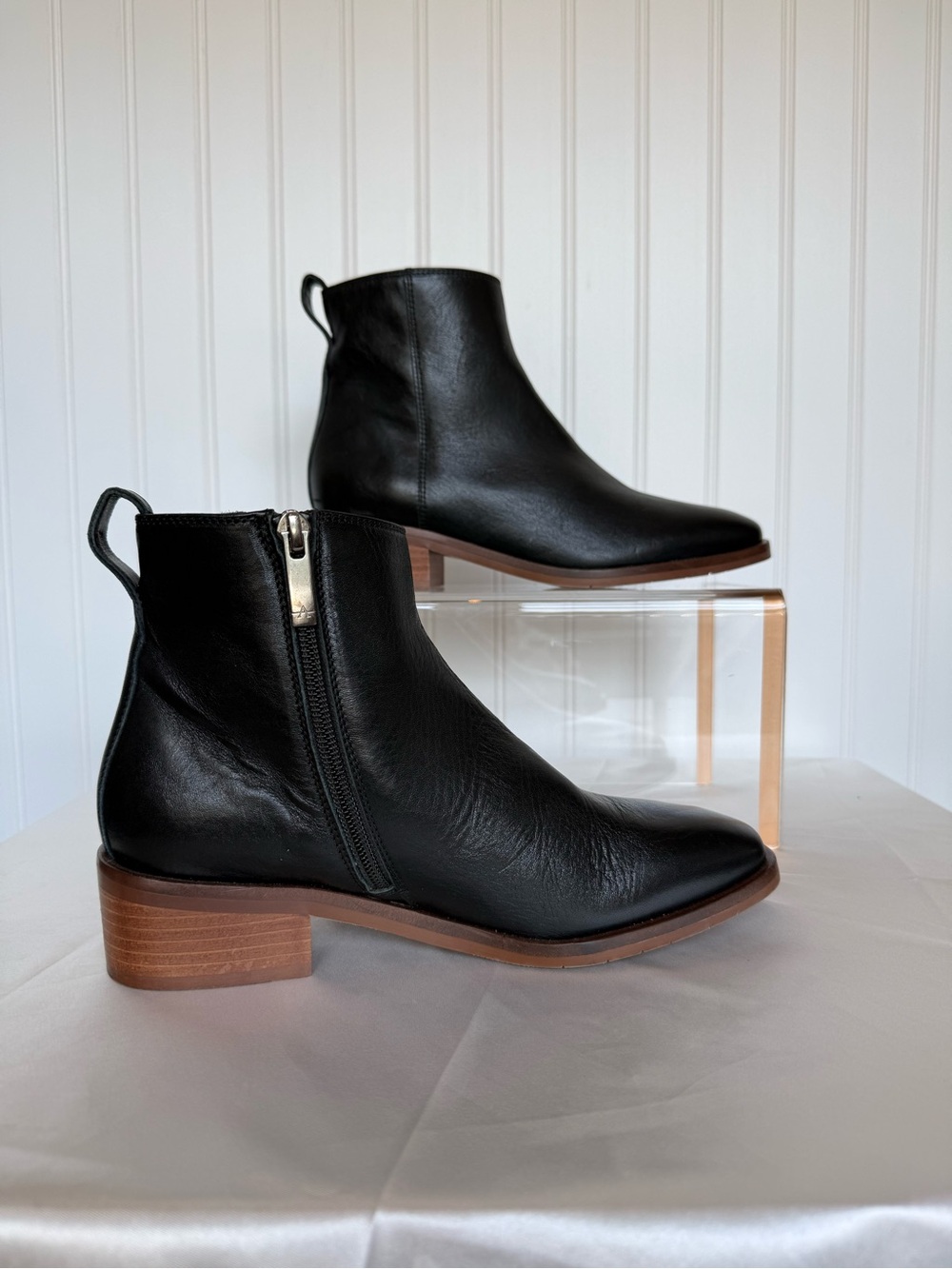 Aquatalia Black Leather Ankle Boots 6.5 M Made in Italy Side Zip Low Heel